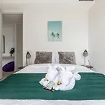 Light, Airy, Spacious Queens Road Apartment