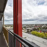 Elegant 2Br@Footscray Station