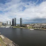 Delightful 2Br Riverview@Docklands