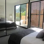 Modern 3 Bedroom Apt With Free Parking, Netflix, Wifi & Welcome Wine By Bnb Pro