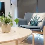 Modern Living@Collins Centro Location 2Br