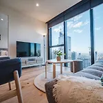 Modern Living@Collins Centro Location 2Br