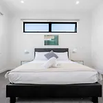 Wow Factor!Luxe 4Br Townhouse@Glen Waverley