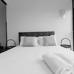 Luxury 2Bed2Bath Apt In The Heart Of Mel@Collins