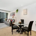 Yarra Riverside 2-Bed Retreat In Prime Location