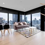 Luxury 2Bed2Bath Apt In The Heart Of Mel@Collins