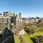 Oaks Melbourne on William Suites