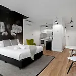Soya On Davis Apartment Hotel
