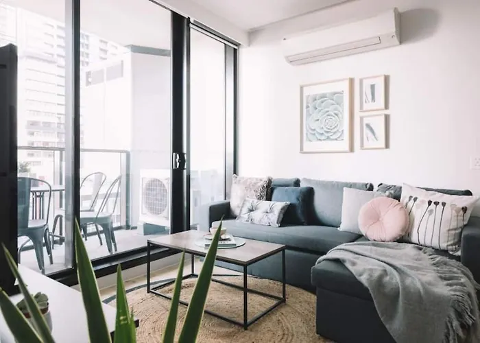 2Br Prime Location! Near Qv Market & In Free Tram Zone