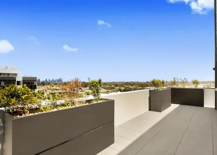 New Spacious 2 Bedroom With Gorgeous City Views