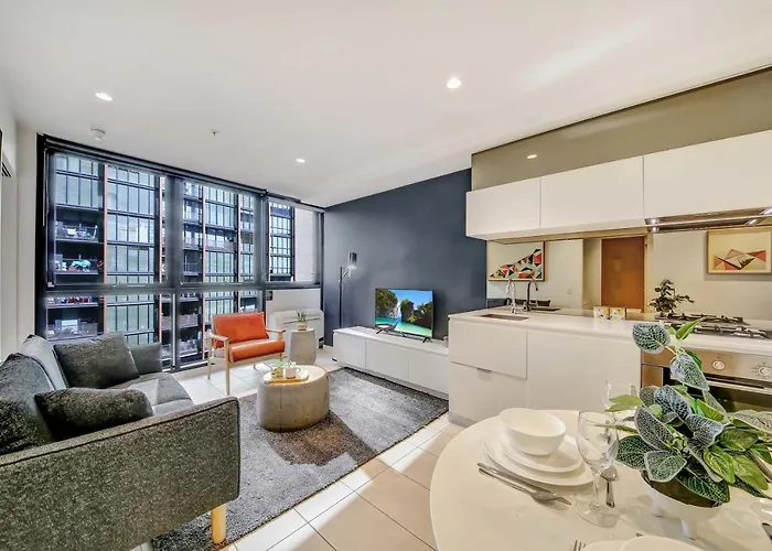 A Cozy & Stylish 2Br Apt Near Crown And Southern Cross