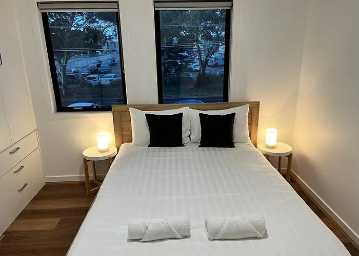 Brand New Modern 2 Bedroom Guesthouse At Airport!