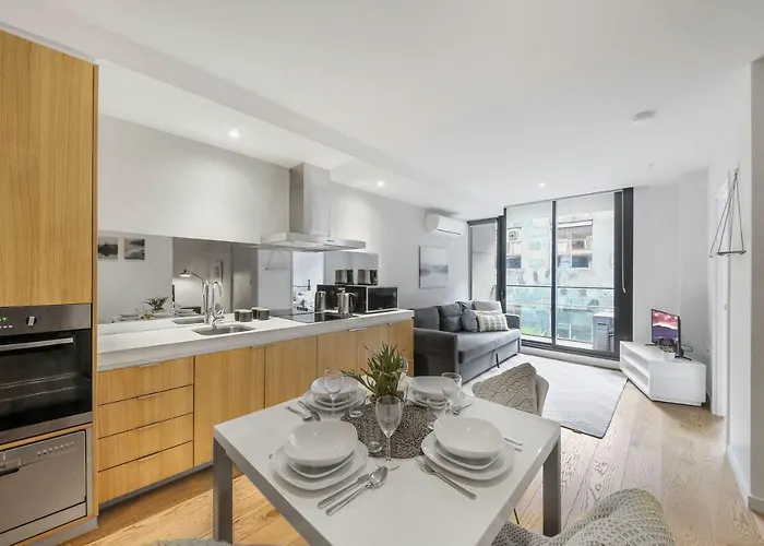A Cozy & Stylish 2Br Apt Near Southern Cross