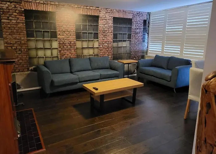 Homely 1 Bedroom Retreat In South Yarra With Balcony