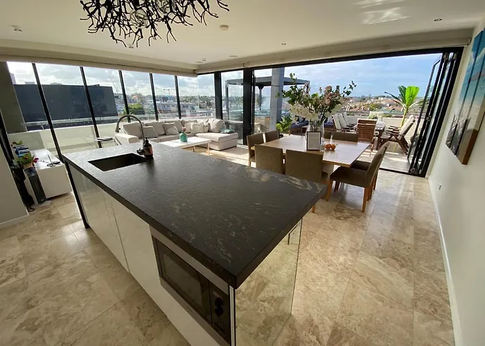 Luxurious Penthouse Oasis With Spa