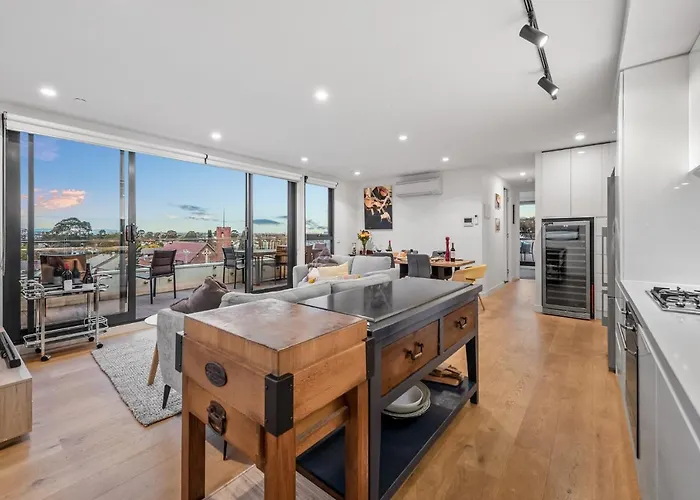 Staycentral - East Brunswick Penthouse With Study