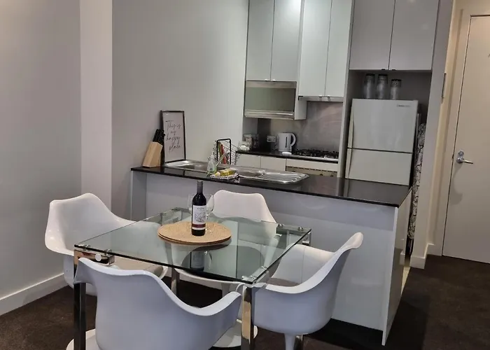 Collins Central 2-Bd Apartment With Pre-Reserve Parking
