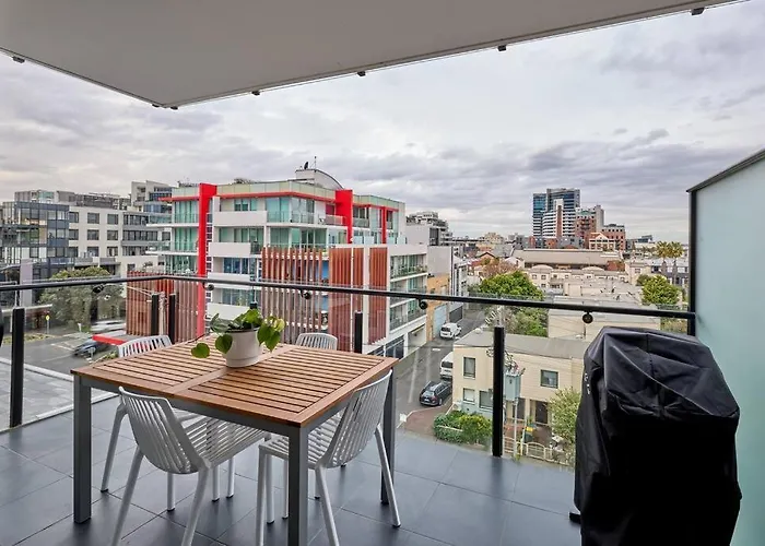 Beautiful 2 Bedroom Apartment With Private Rooftop