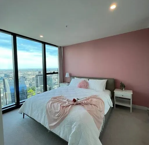 Panoramic Views Two Bedrooms Apartment In Melbourne Cbd
