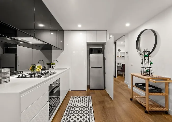 Staycentral - Hawthorn East - Study, 2 Car Spaces