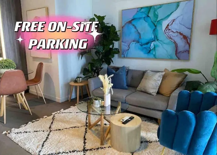 Beautiful Unit W/ Pool, Gym, Sauna& Free Carpark
