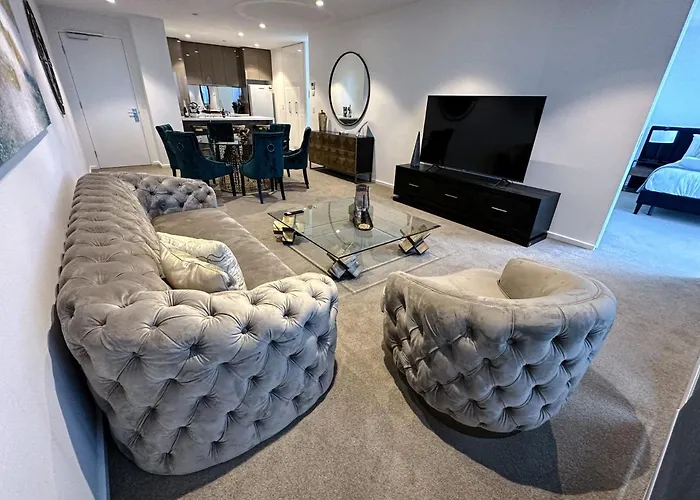 Deluxe 3 Bedroom Apartment In Southbank