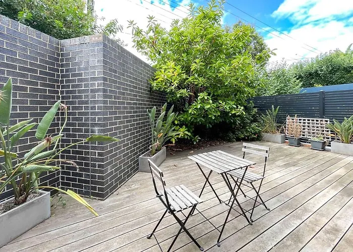 Pride Bentleigh Apartment With Private Garden