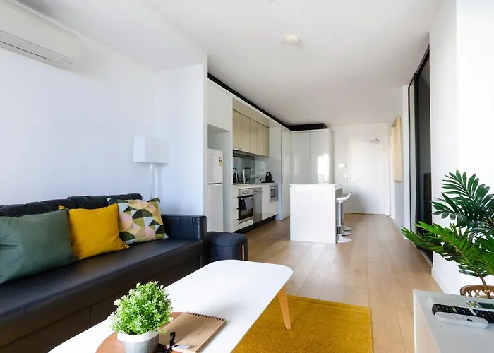 2Br Cbd Pad, City Views, Free Parking, Pool, Gym