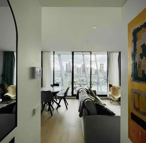 Stylish, Peaceful & Full Of Light Apartment