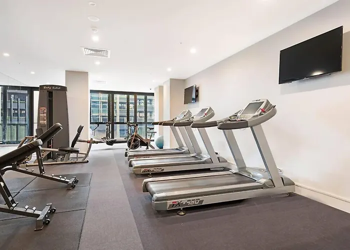 Stunning 1 Bedroom Apartment W Huge Balcony Next To Queen Vic Market