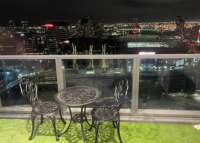 Super Luxury 2 Bedroom Apt Well Furnished With Marvellous Views Convenient Location 1 Free Parking