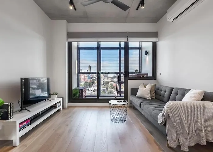 Lovely 2 Bedroom Apt With Views To South Yarra - 03178