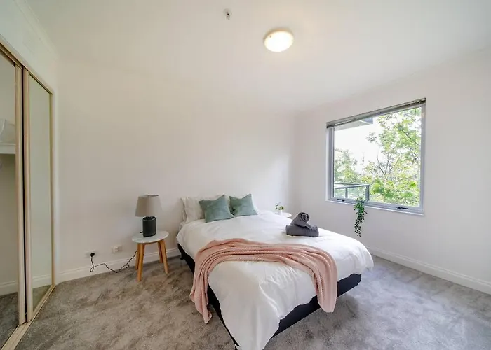 Beautiful 2 Brs In Cbd With Free Parking