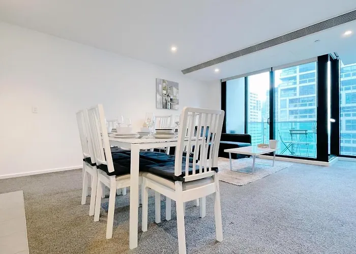 Melbourne One 2B2B1C Apartment By Goodlive