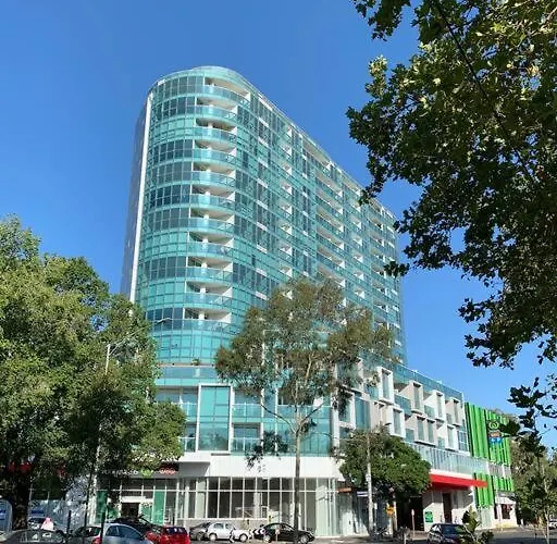 Two Bedroom Apartment In North Melbourne