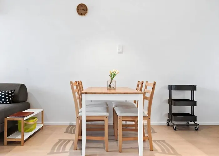Resort-Style Docklands Riverview Stay With Parking