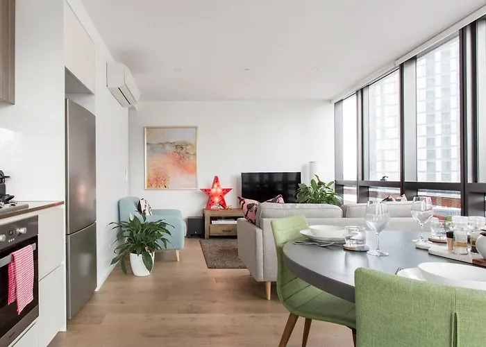Modern Magic On Yarra River With Resort Amenities