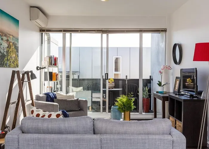 \'Fitzroy Max\' Easygoing Urban Pad Off Brunswick St