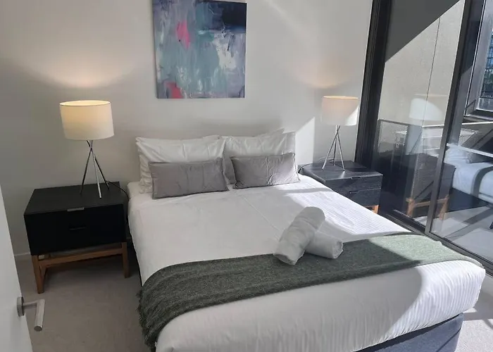 Wyndel Apartments One Bedroom Col8302