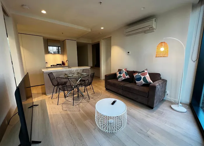 City Central Location, Parking And 2 Bed Apartment