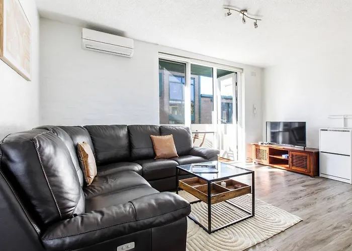 Bridport Rest - A Relaxed Albert Park Abode