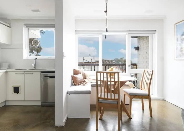 The Lookout - Sunny St Kilda Contemporary
