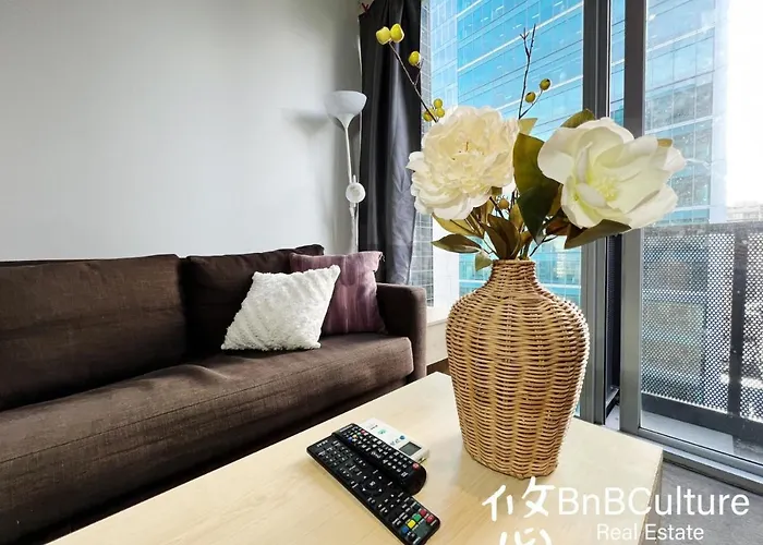 2 Bedrooms Cbd Free Tram Apartment