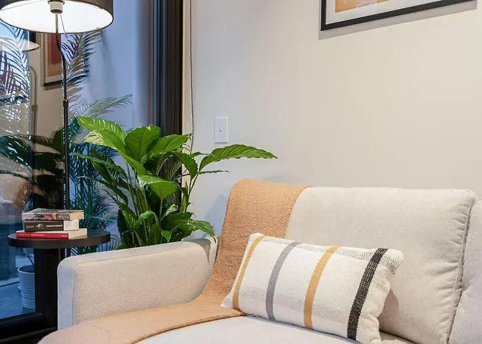 Cozy 1B Apt In Central Mel -Unbeatable Location-#Eq16