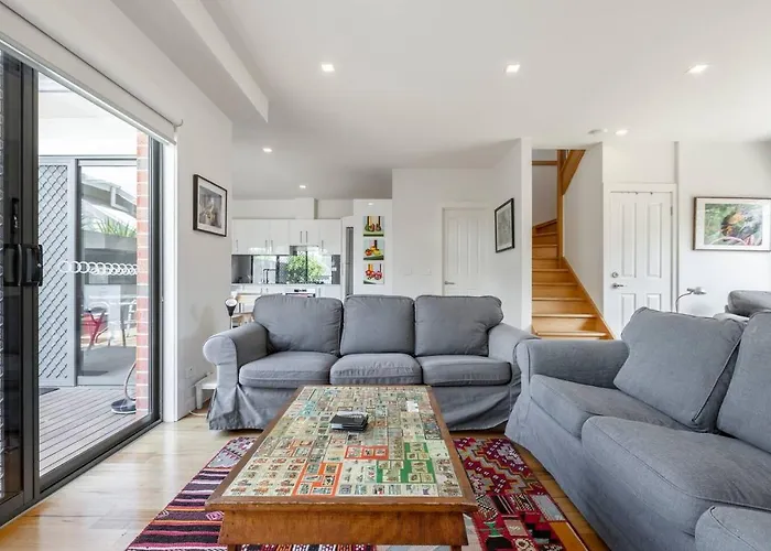 Trendy And Spacious Brunswick Stay With Outdoor Deck