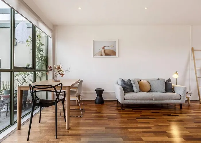 The Sunroom - Minimalist Chic Moments From Chapel St