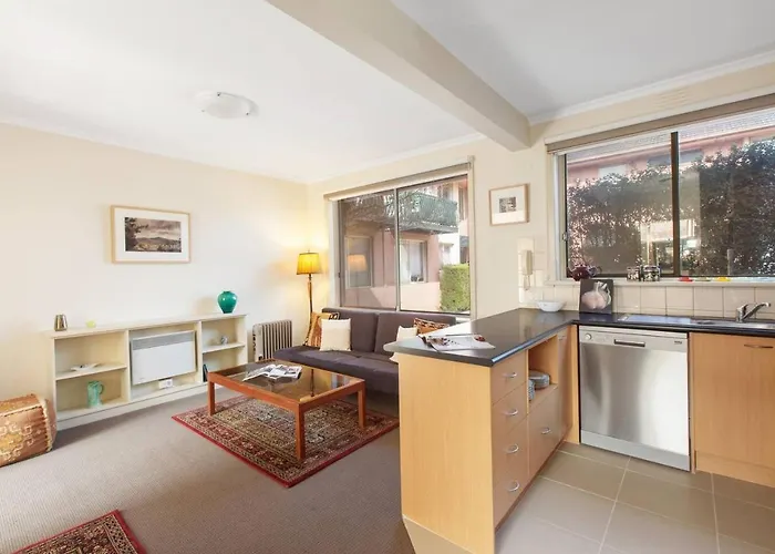 Northcote Charm Spacious And Quiet Suburban Stay