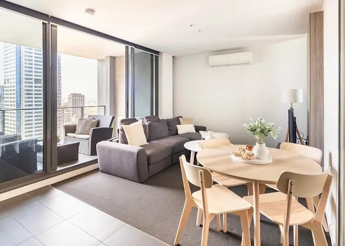 Spacious Apartment In The Cbd