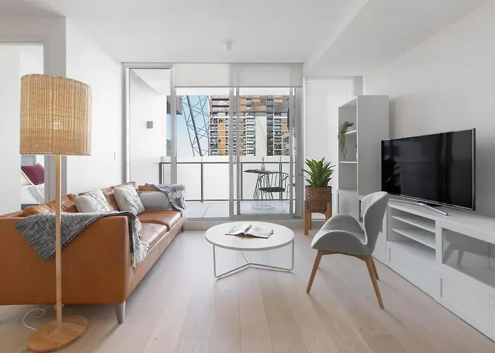 Sunny Seclusion Minutes From South Yarra Station