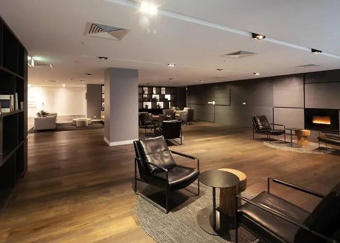 Refined City Pad In Central Melbourne With Pool